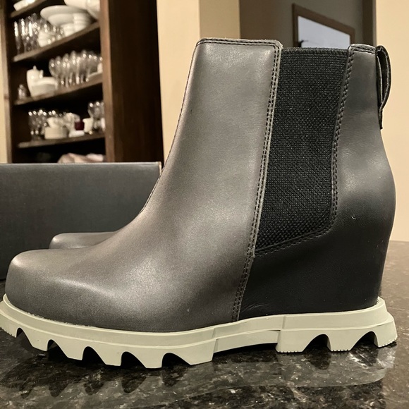 New Sorel Joan of Arctic Wedge III Chelsea Bootie, Waterproof Leather Ankle Boot - Picture 4 of 16